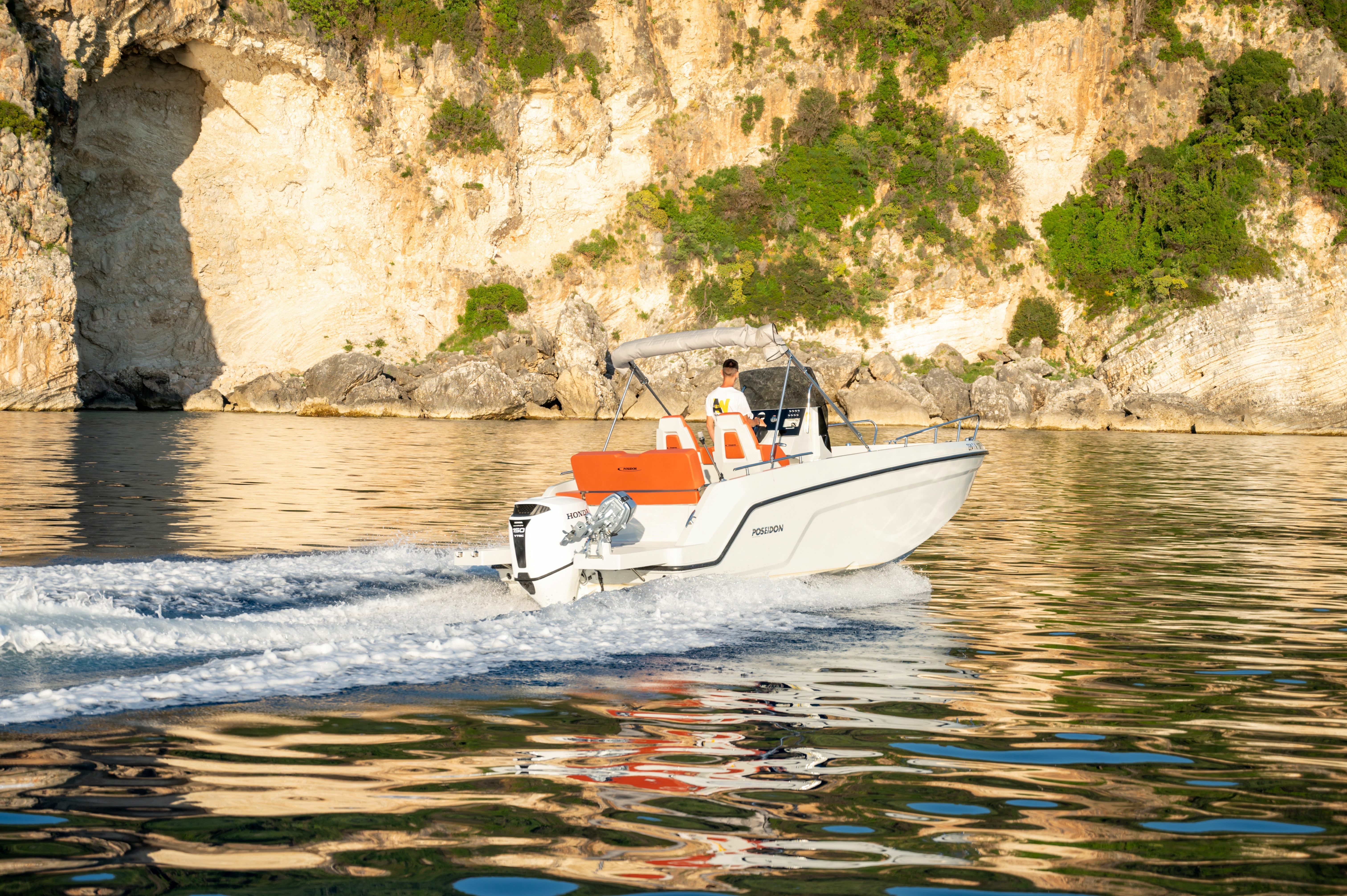 Poseidon 210 | Zef