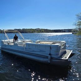 Bentley Pontoons 240 Cruise | Silvia