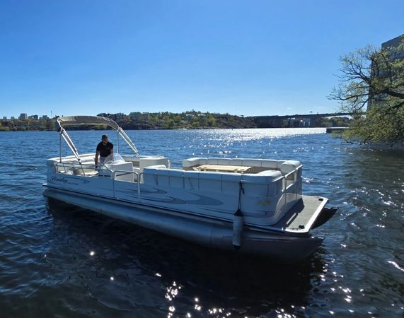Bentley Pontoons 240 Cruise | Silvia