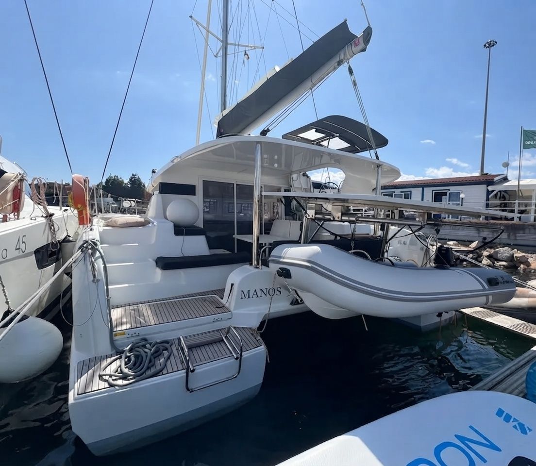 Lagoon 38 | Manos