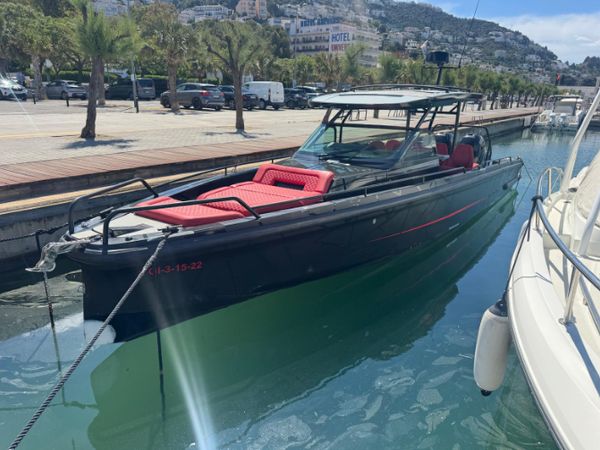 Axopar T-Top Brabus Line 37 | Pacha