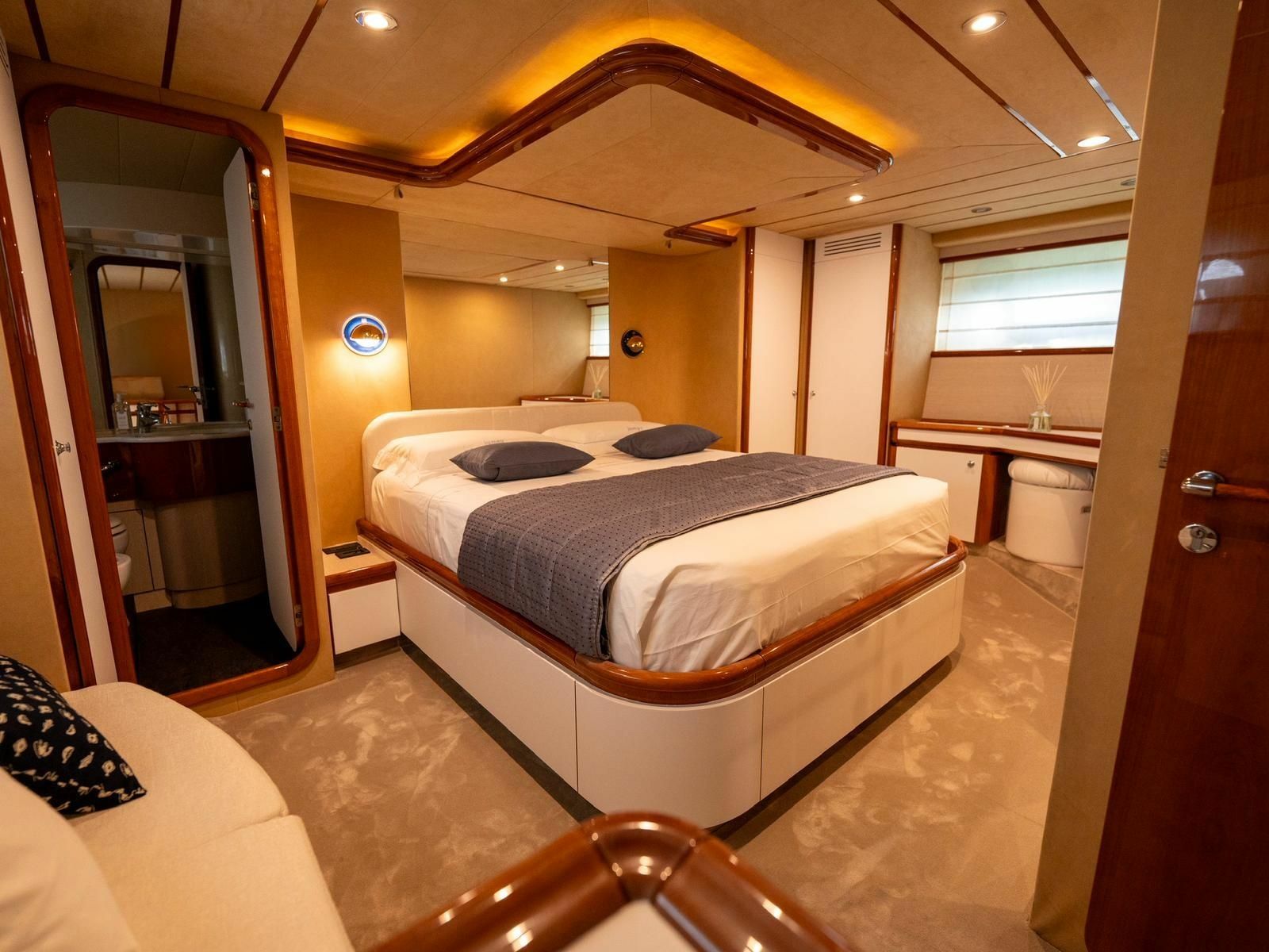 Ferretti 680 | Jumpi