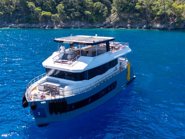 Trawler 72 | Akya S