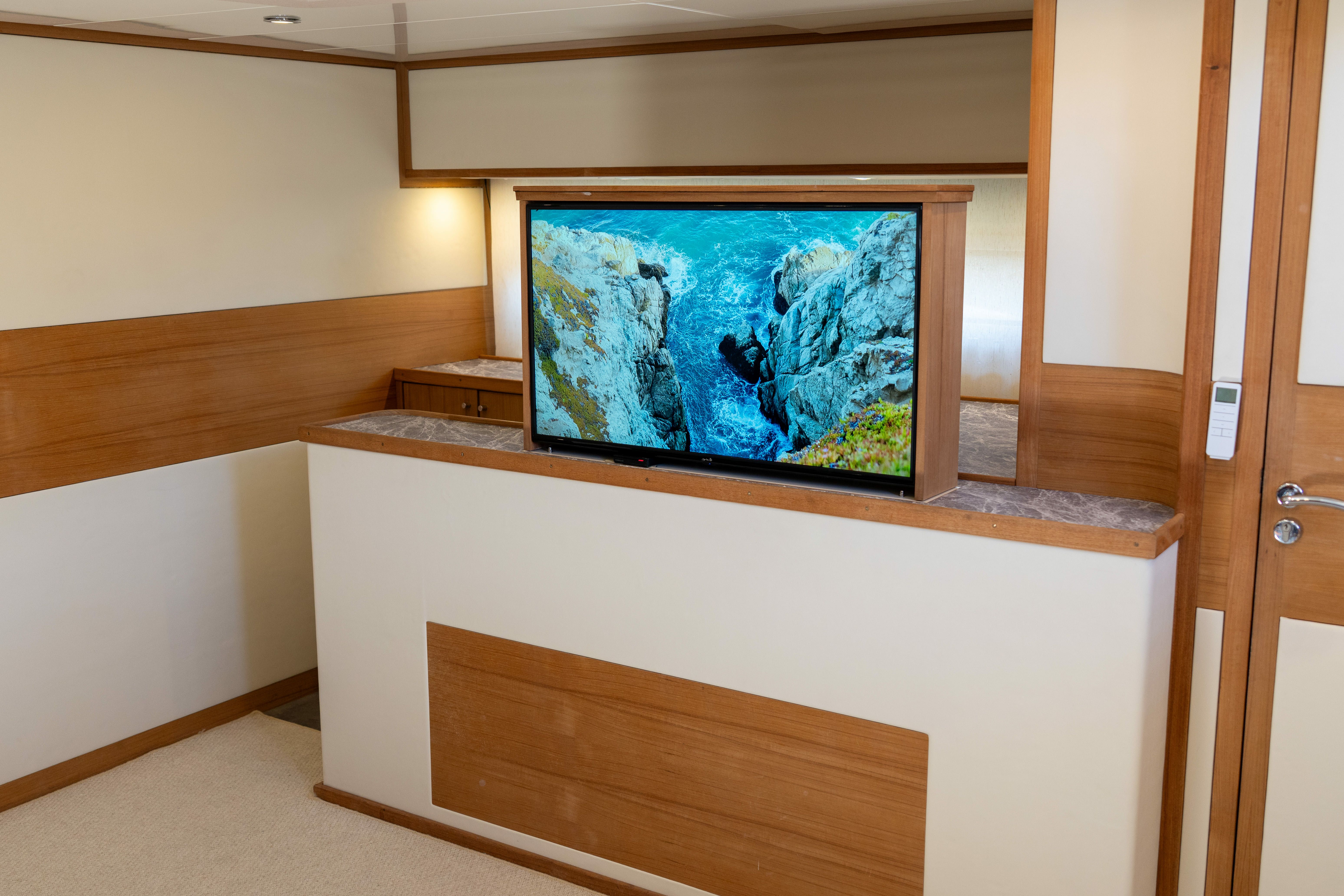 Cerri Cantieri Navali 86 | Le One