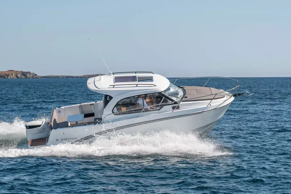 Beneteau Antares 8 | Nevera