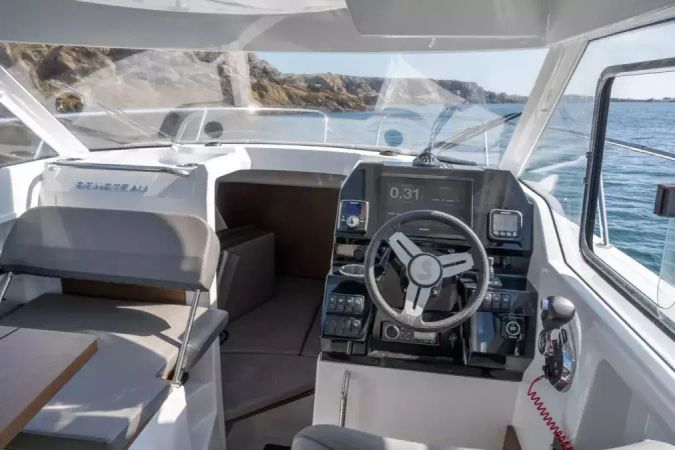 Beneteau Antares 8 | Nevera