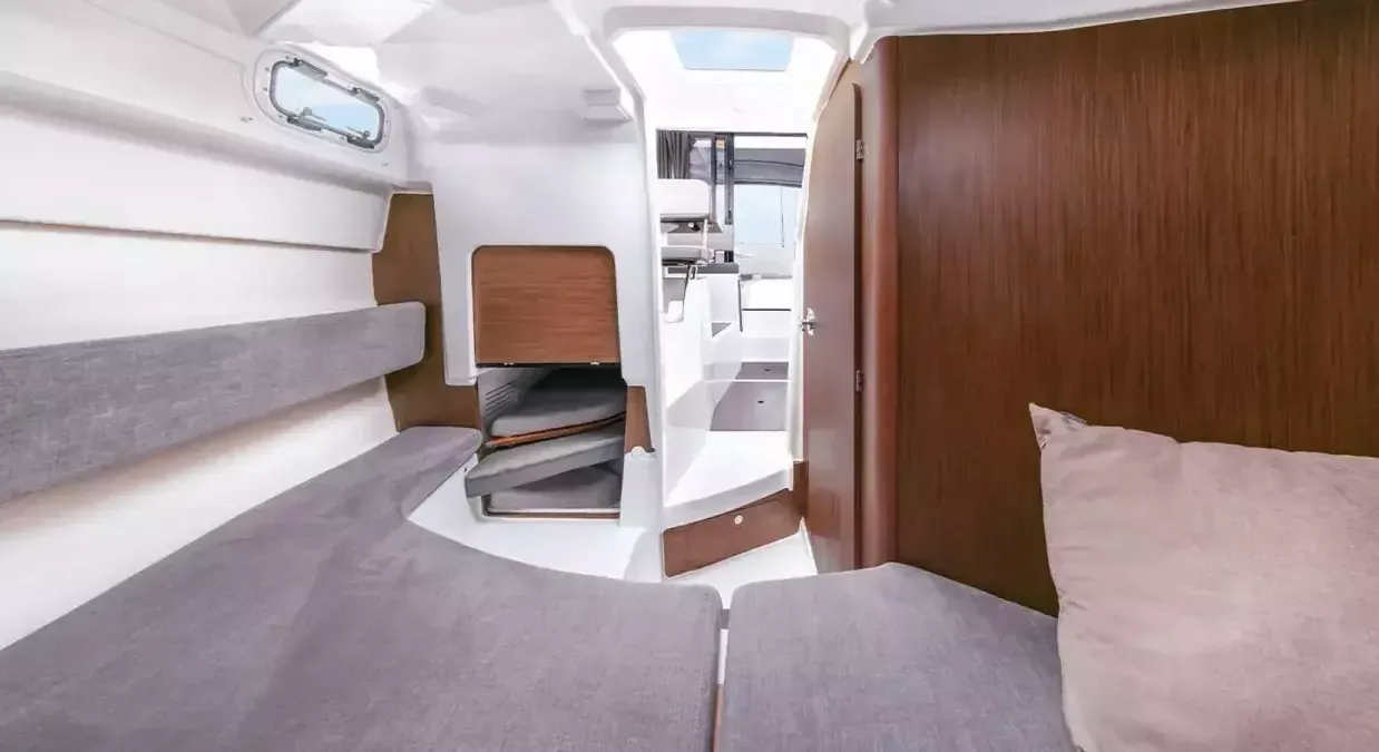 Beneteau Antares 8 | Nevera