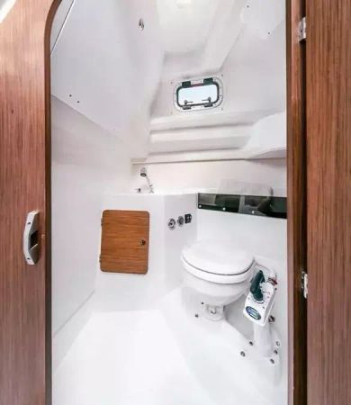 Beneteau Antares 8 | Nevera