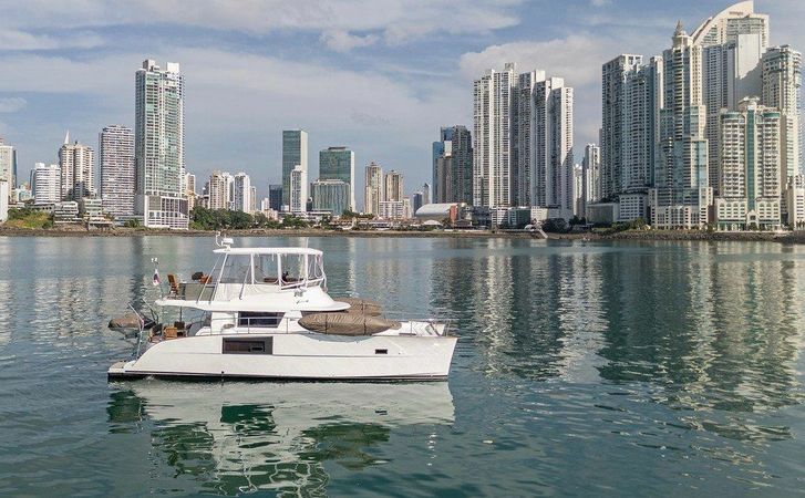 Fountaine Pajot Tanna 47 | Knot @ work