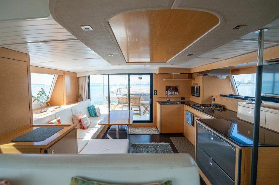 Fountaine Pajot Tanna 47 | Knot @ work