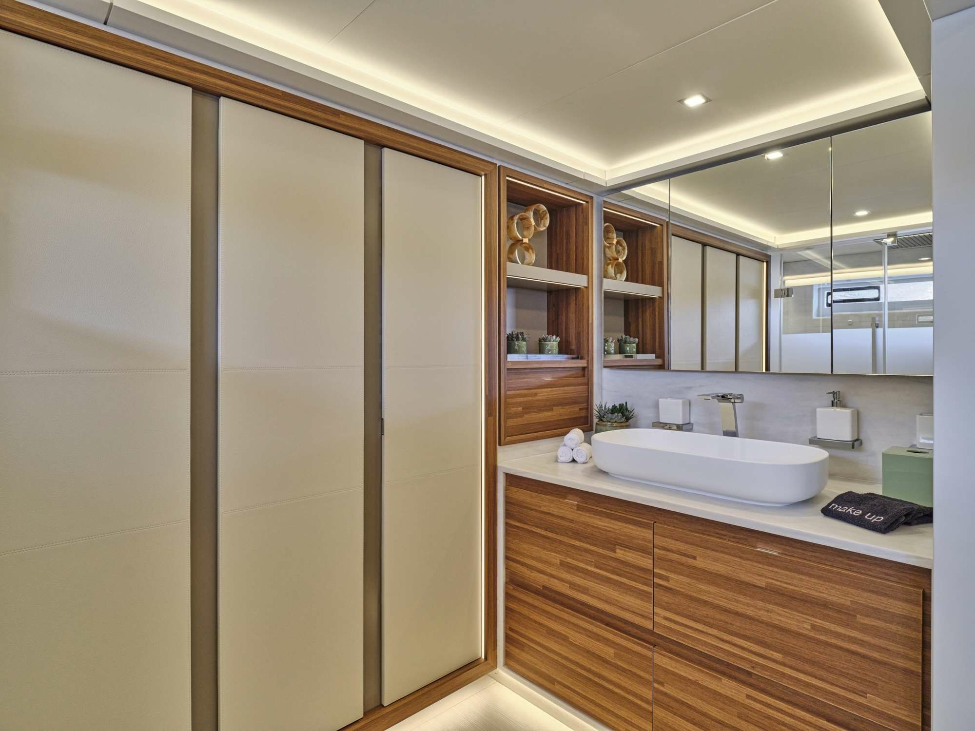 Fountaine Pajot Thira 80 | Sol Madinina
