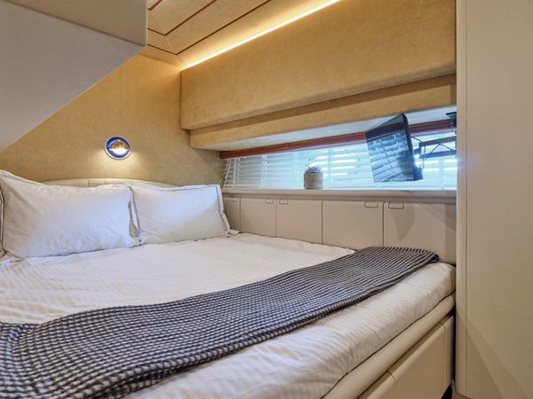 Ferretti 80 | Apeiron Blue