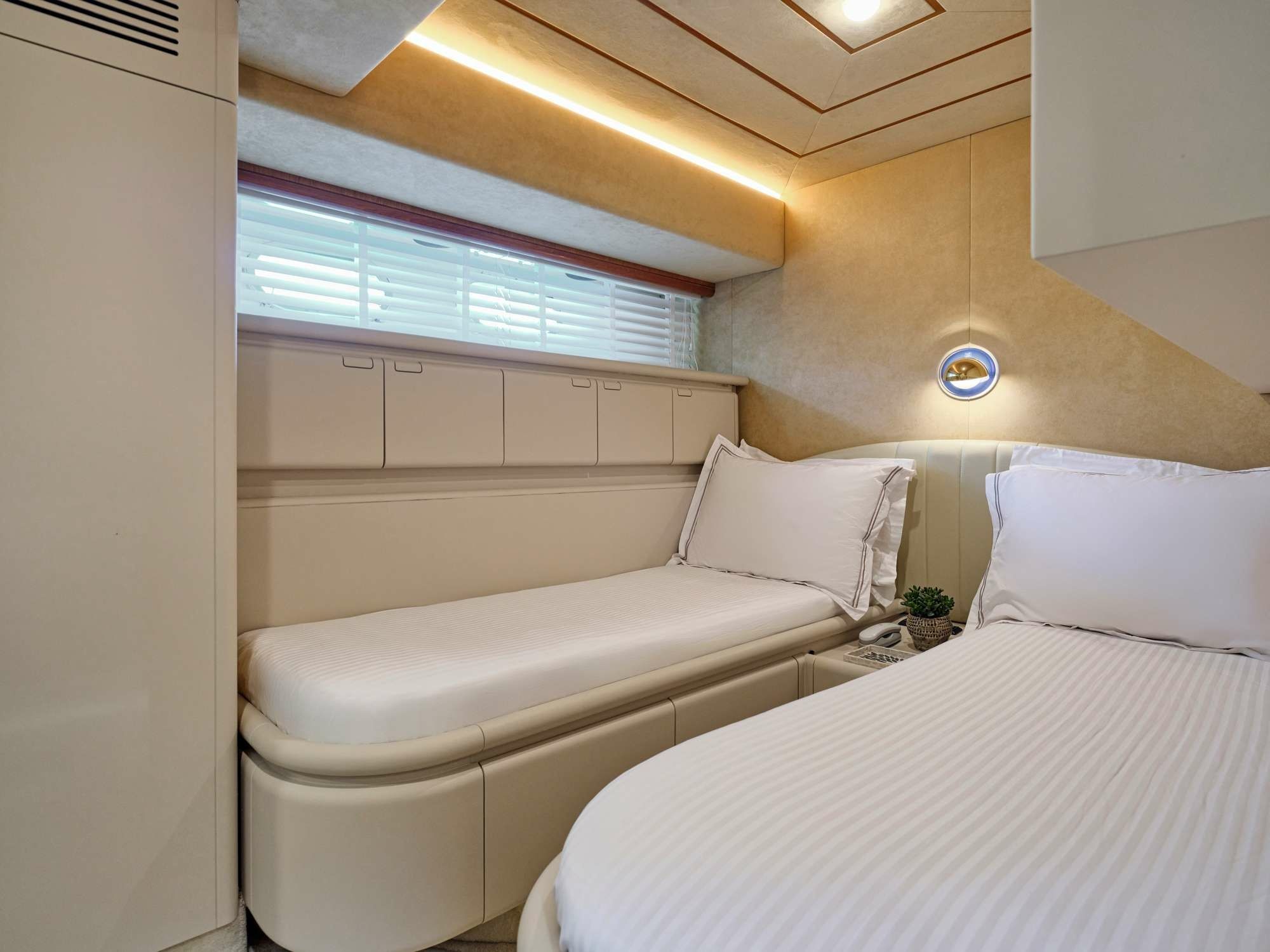 Ferretti 80 | Apeiron Blue