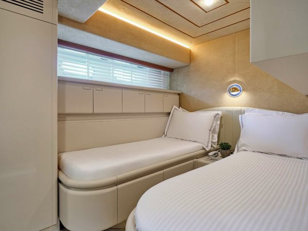 Ferretti 80 | Apeiron Blue