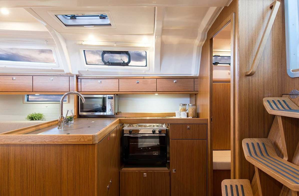 Bavaria Cruiser 37 | Hugo