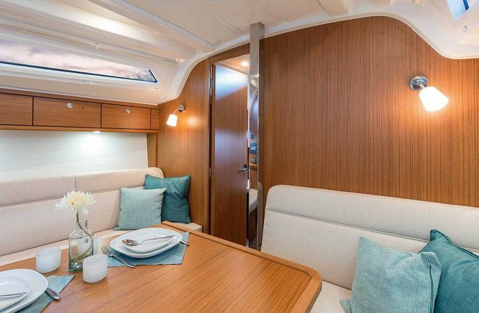 Bavaria Cruiser 37 | Hugo