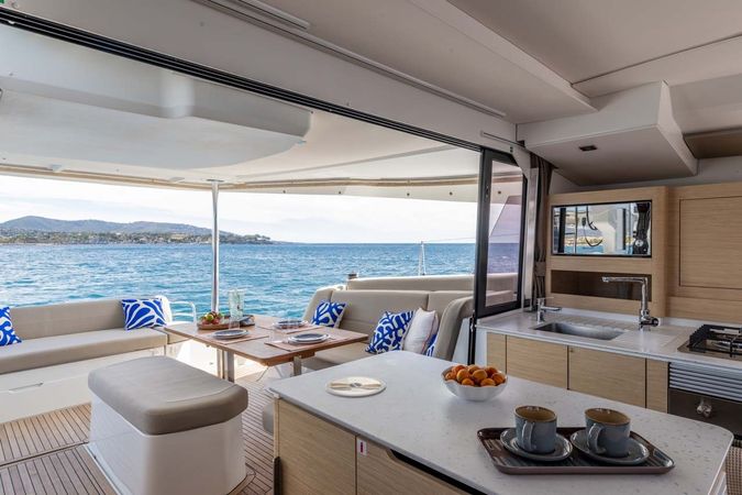 Fountaine Pajot FP44 | Blue Escape