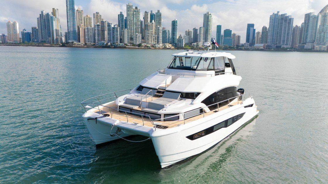 Aquila 54 | Eclipse