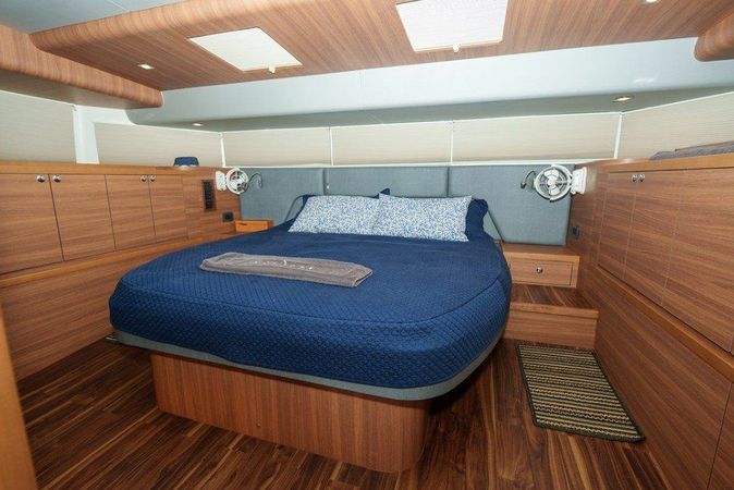 Aquila 54 | Eclipse