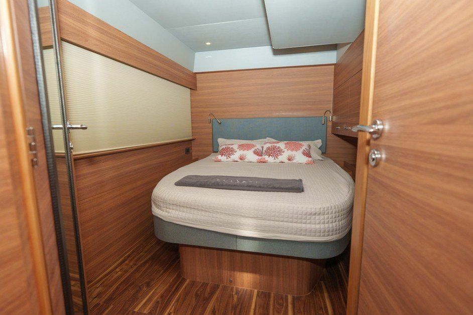 Aquila 54 | Eclipse
