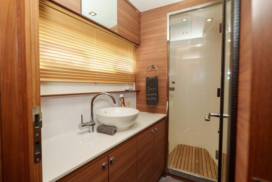 Aquila 54 | Eclipse