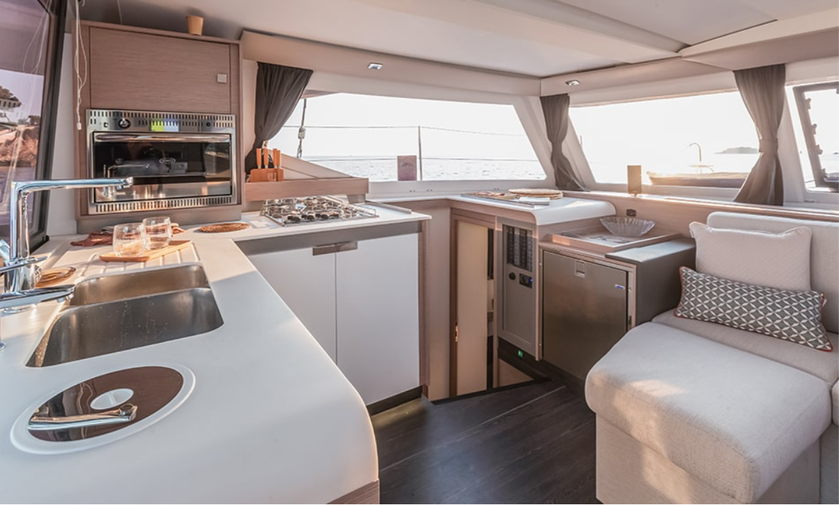 Fountaine Pajot Isla 40 | Martinic
