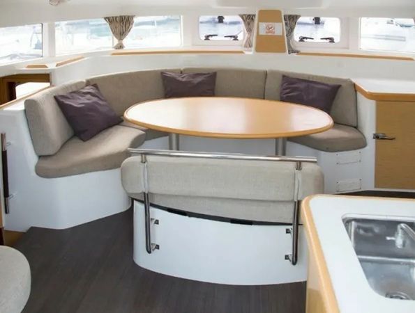 Lagoon 380 | Discovery