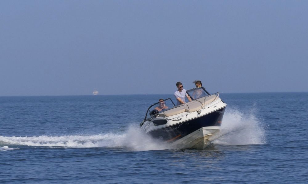 Bayliner VR5 | Maniuteq