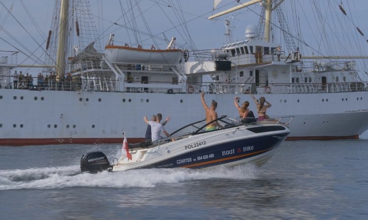 Bayliner VR5 | Maniuteq
