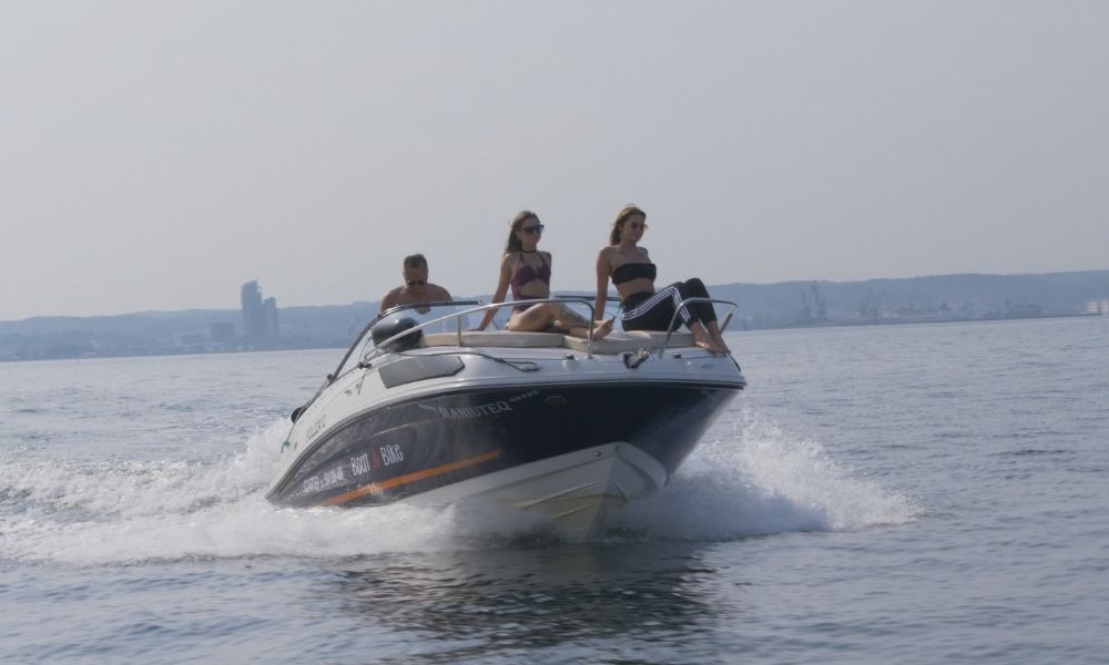Bayliner VR5 | Maniuteq