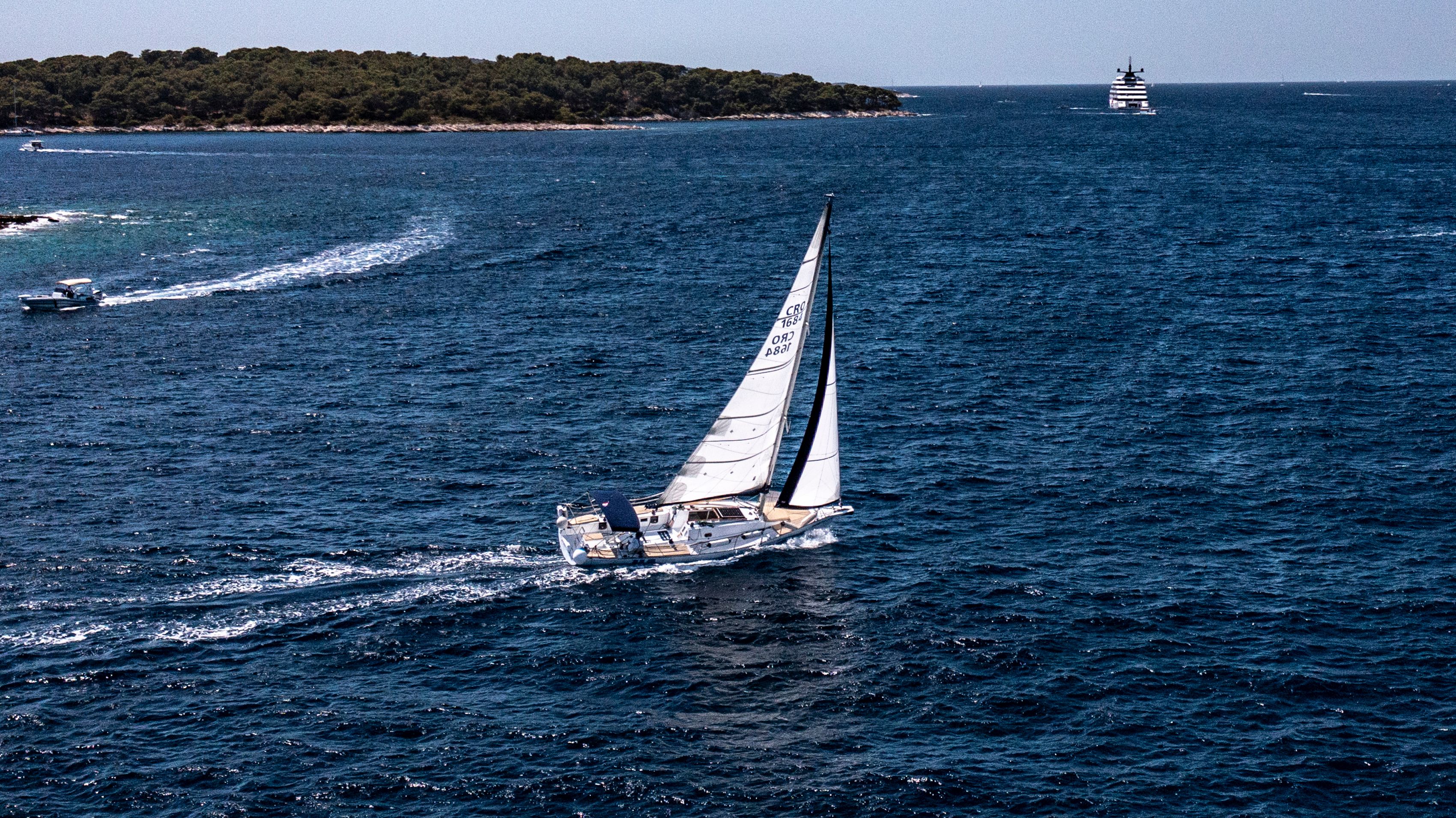 J&J Val 35 | Adventure One