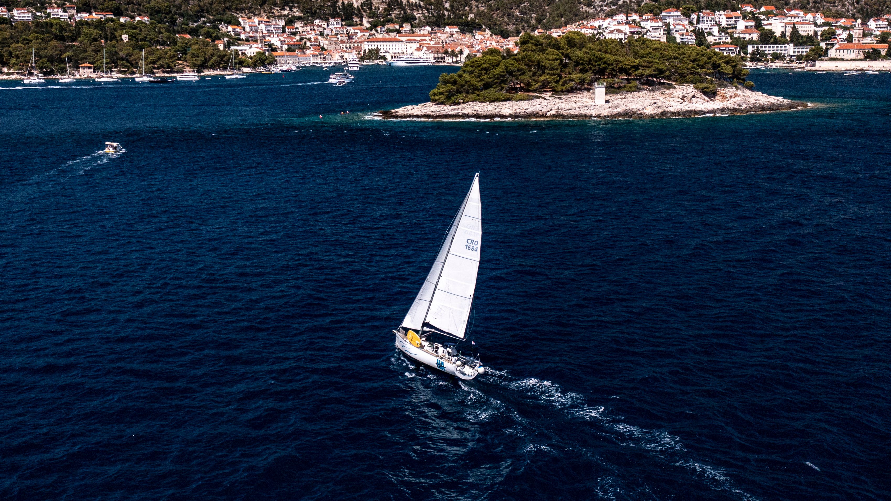 J&J Val 35 | Adventure One