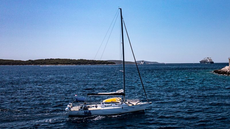 J&J Val 35 | Adventure One