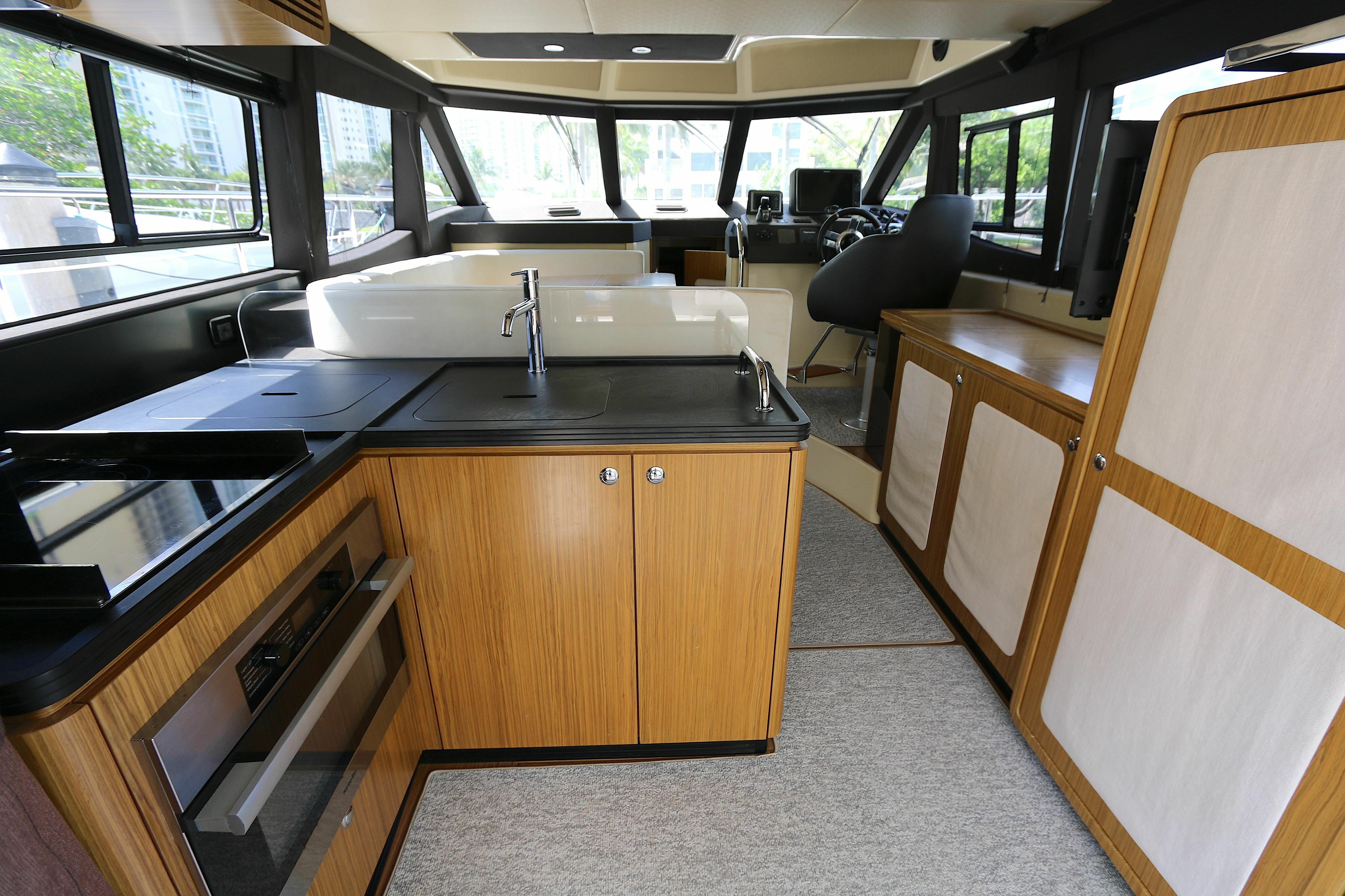Azimut Magellano 43 | Caprice