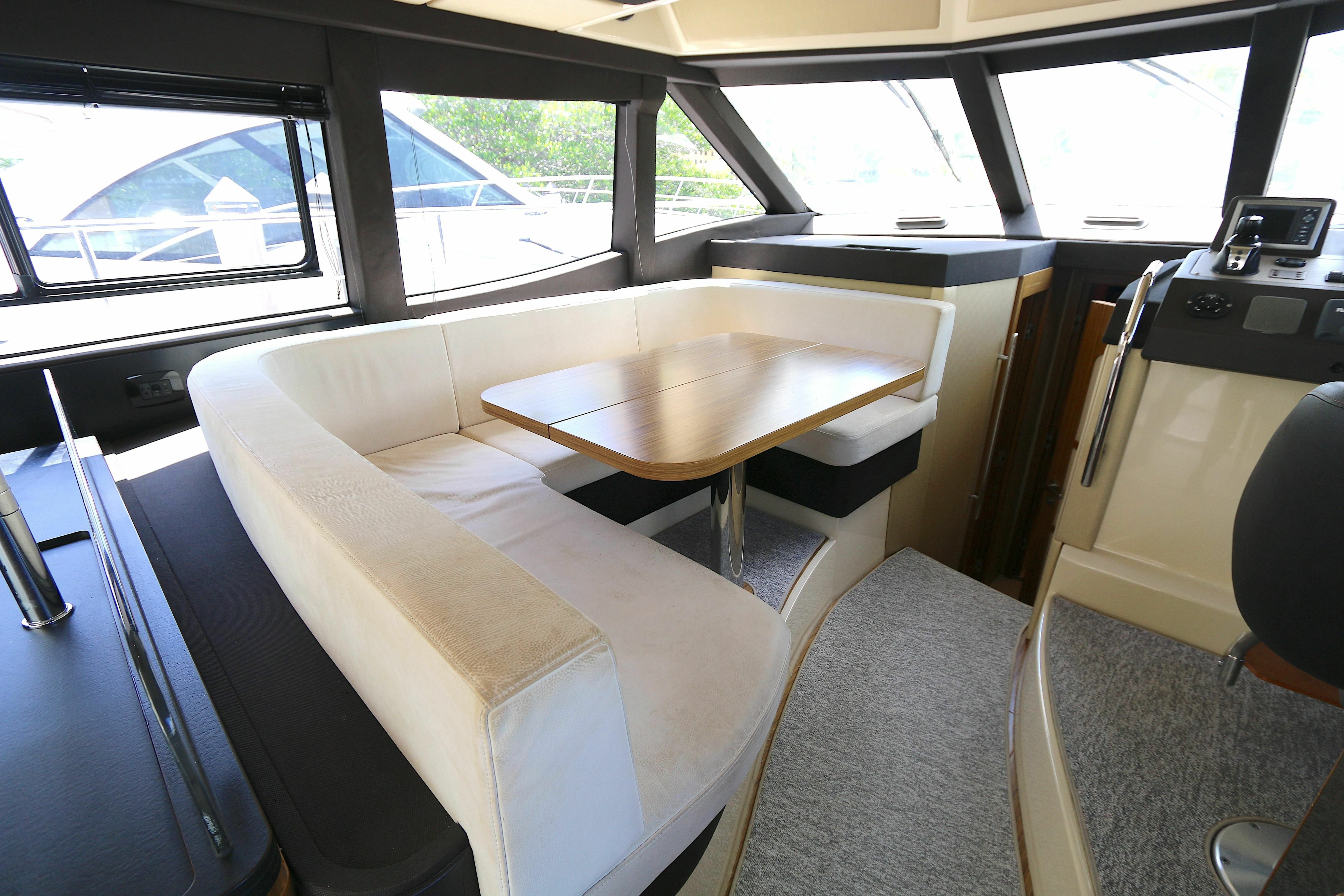 Azimut Magellano 43 | Caprice
