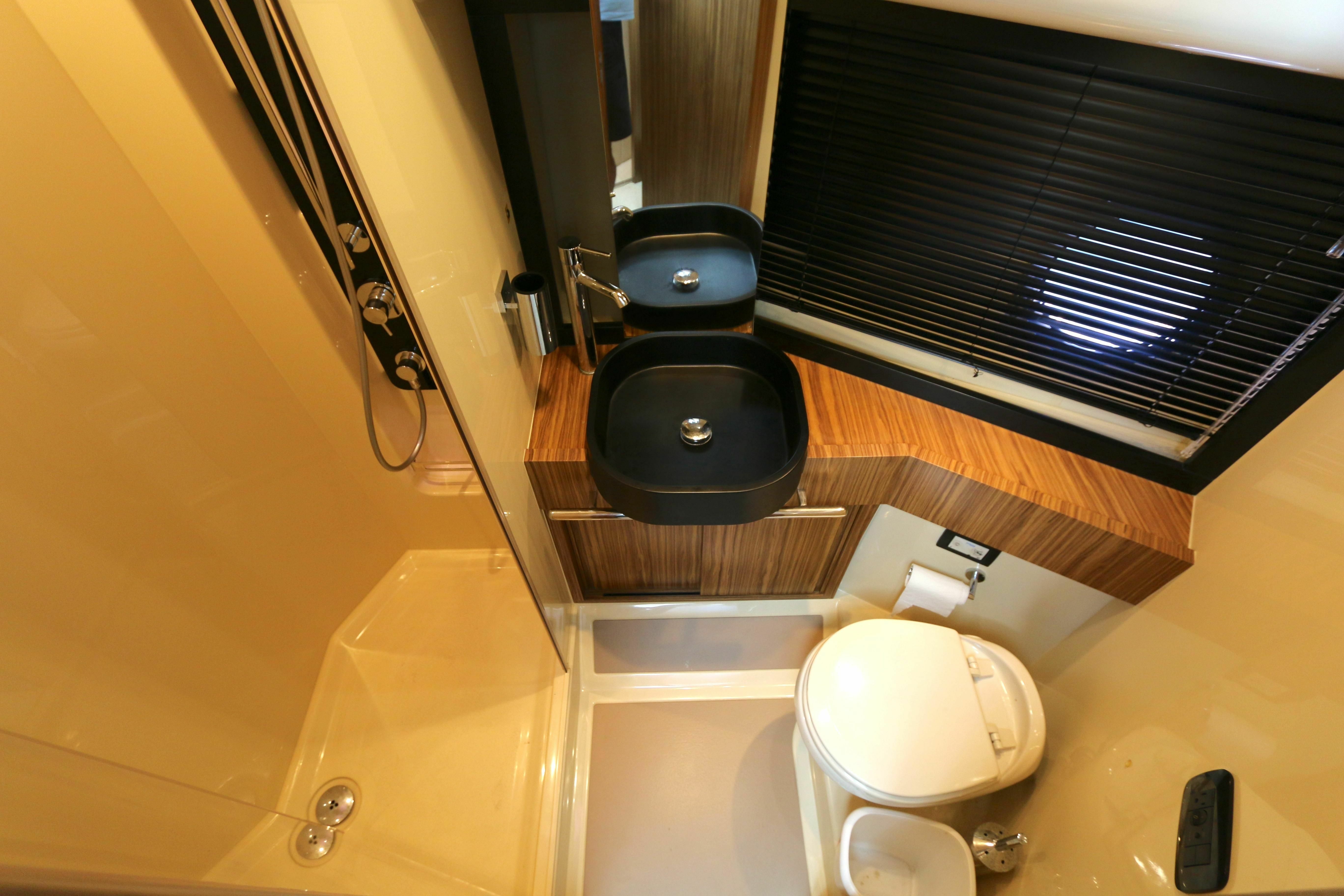 Azimut Magellano 43 | Caprice
