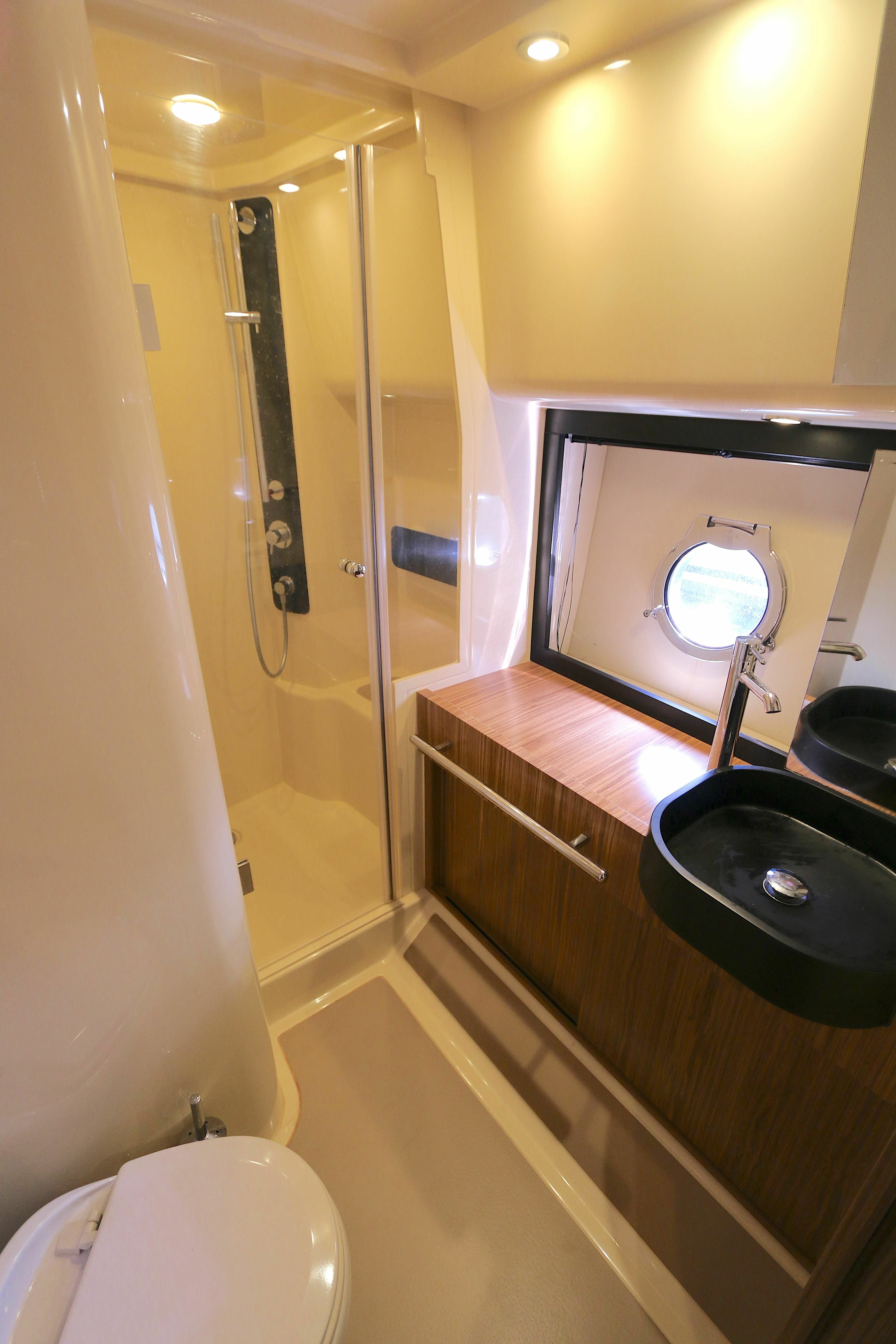Azimut Magellano 43 | Caprice
