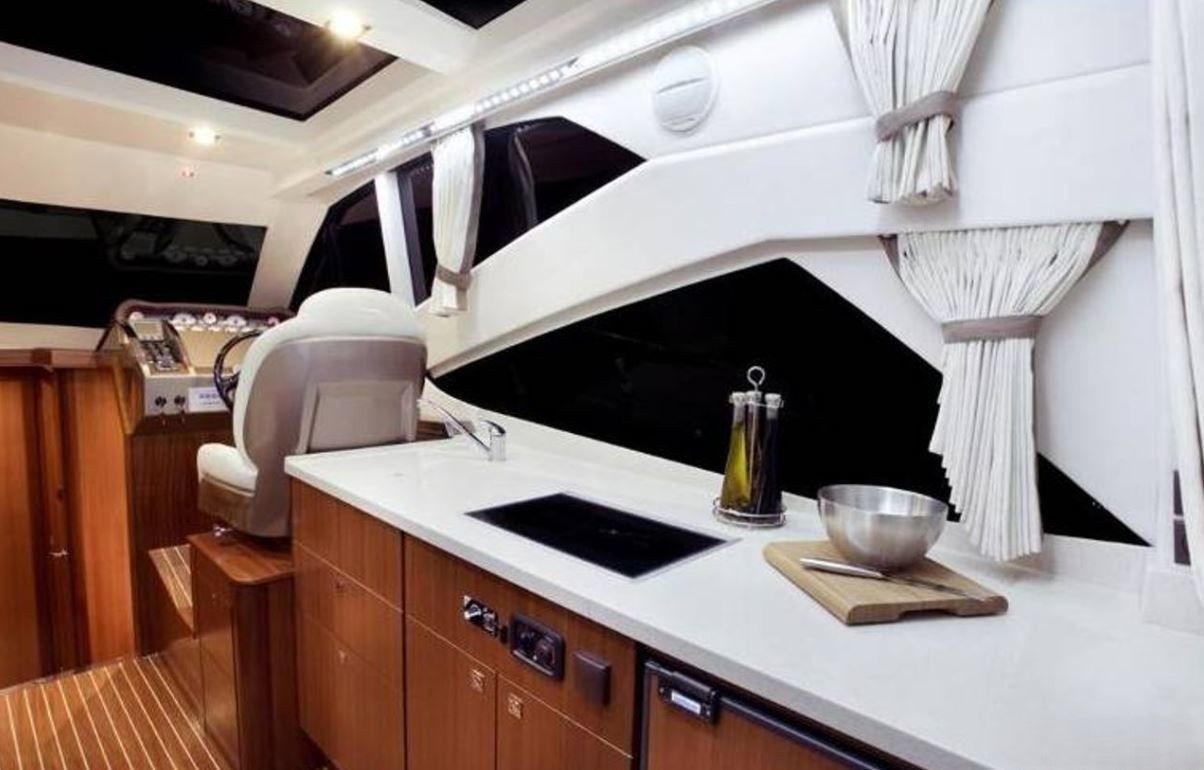 Galeon 350 | Kira