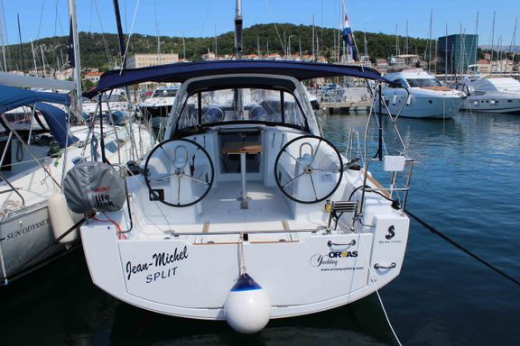 Oceanis 35