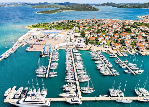 Beneteau Cyclades 39.3 | Helena