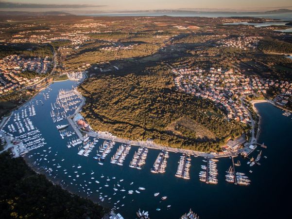 Beneteau Oceanis 38.1 | Flip