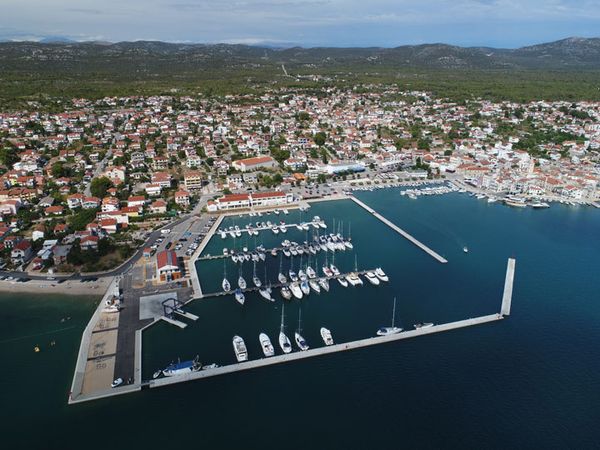 Bali 4.6 | Love Story