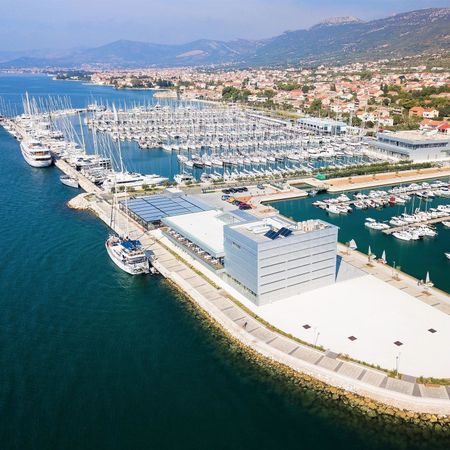 Salona 44 | Calanthe