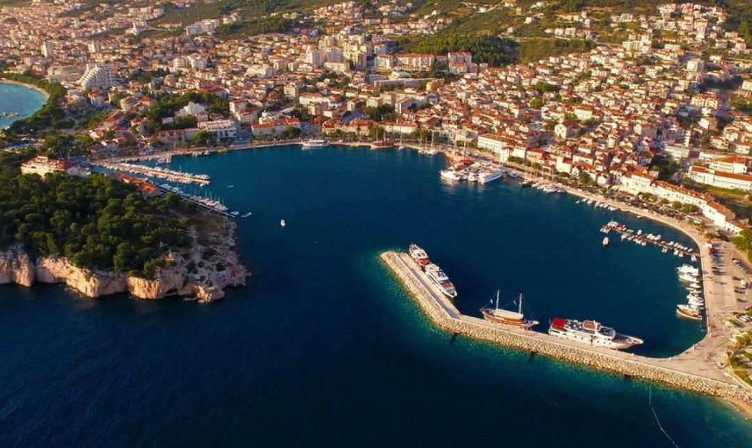 Ferretti Custom Line 112 | Acceptus