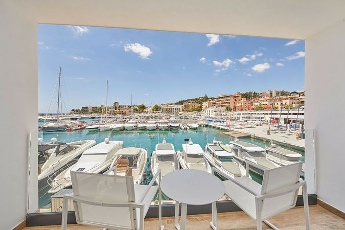 Absolute 56 | Portals Hills