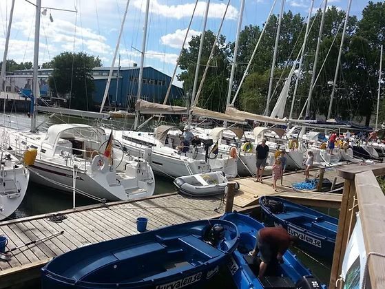 Bavaria Cruiser 37 | Lazy Days