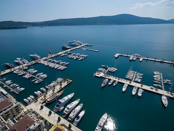 Fountaine Pajot Astrea 42 | Wave