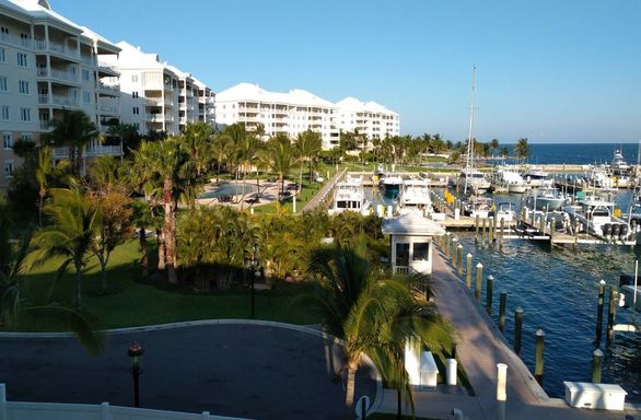 Paradise Harbour Club & Marina