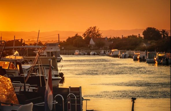 Canal du Rhône à Sète Base