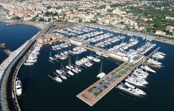 Beneteau Oceanis 523 | Red Erik 5
